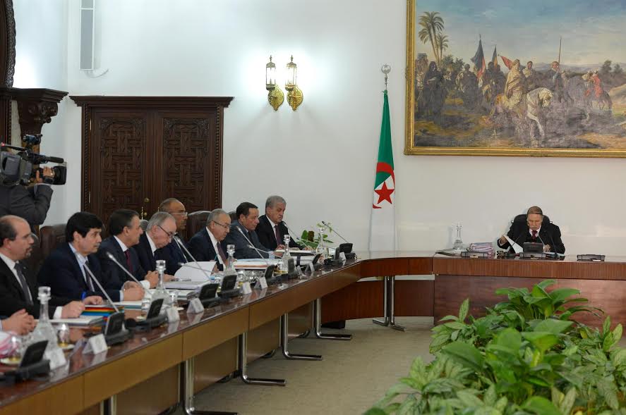 Le président Bouteflika préside un conseil des ministres