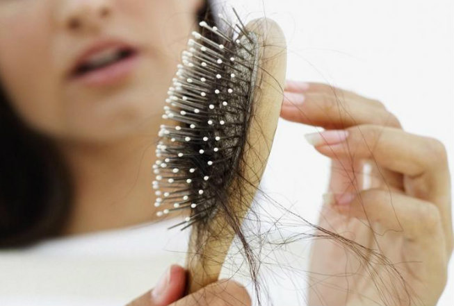 La perte de cheveux chez les femmes est plus courante qu'on ne le pense