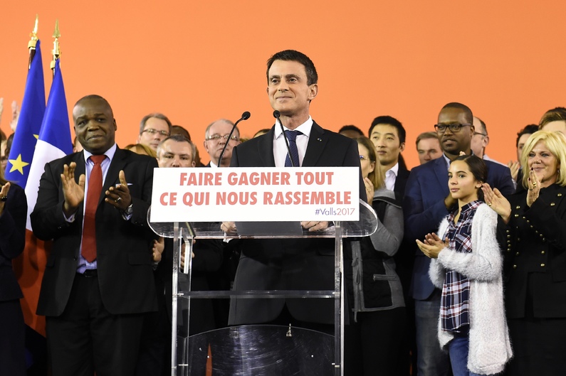 France : Manuel Valls annonce sa candidature à la présidentielle 2017