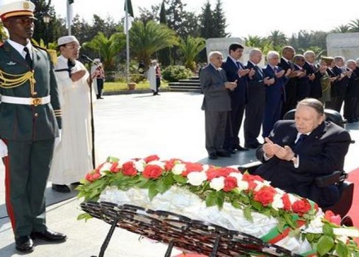 Bouteflika se recueille à la mémoire des martyrs de la Guerre de libération nationale(Vidéo)