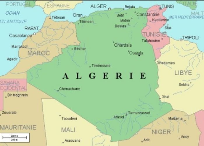  L’Algérie, face à la crise libyenne et aux tensions géostratégiques au niveau de la région sahélienne 