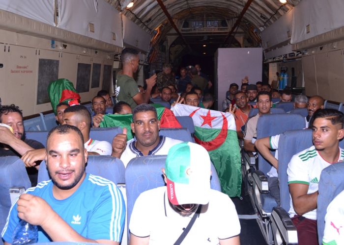 En images l'ANP transporte vers le Caire les supporters de Biskra, Illizi, El Oued, Ouargla, Tamanrasset, Béchar et Ghardaia