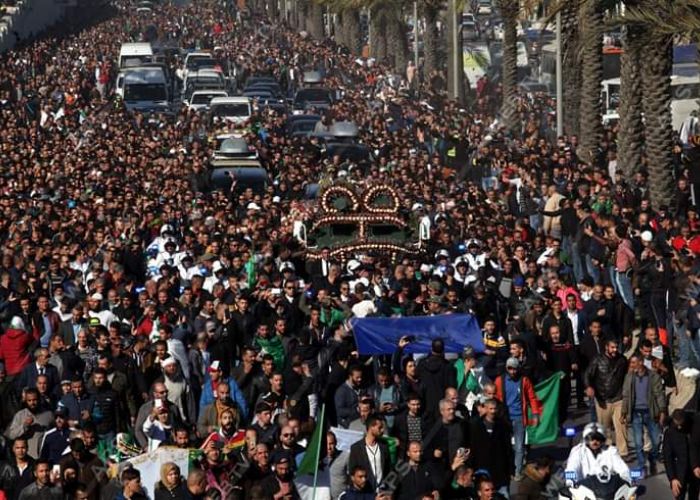 Décès de Gaïd Salah : Le président Tebboune rend hommage à la "foule immense et mémorable" qui a accompagné le défunt à sa dernière demeure