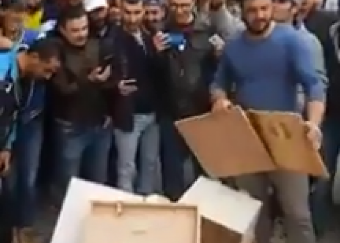 Kabylie : Vive tension, manifestations continues contre les élections, bureaux de vote des mairies et des dairas fermés et des urnes détruites (Vidéo)