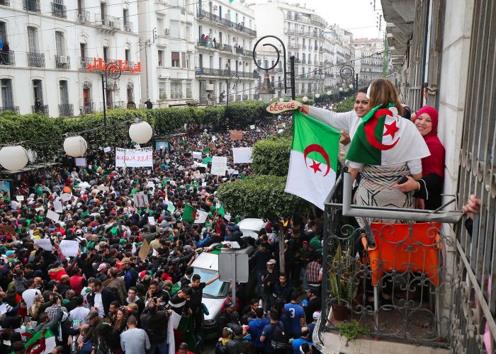  Hirak : la mobilisation citoyenne au rendez-vous avec le "V38" 