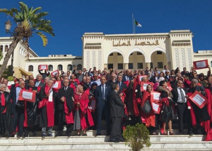 Rassemblement des magistrats devant le Cour suprême et la tête de Zeghmati réclamée