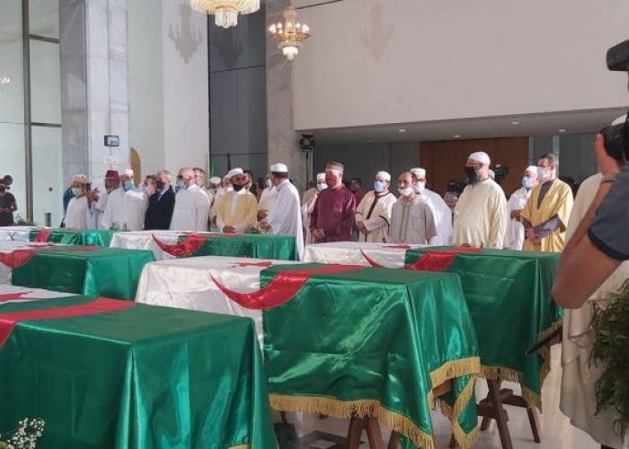  Les citoyens affluent au palais de la culture Moufdi Zakaria pour un hommage aux crânes des résistants