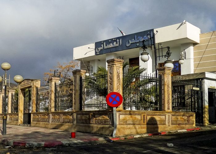 Affaire du Procureur adjoint du tribunal d’Aïn M’lila : la Cour d’Oum El-Bouaghi apporte des précisions, tâcle le SNM