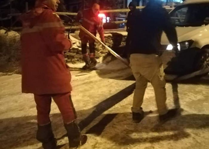 Chute de neige : Opération de sauvetage d'une douzaine de familles bloquées dans leurs véhicules sur les hauteurs de Chréa (Blida)