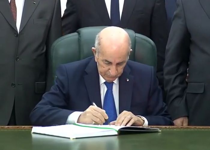 Le président Tebboune signe la Loi de Finances 2021(Vidéo)