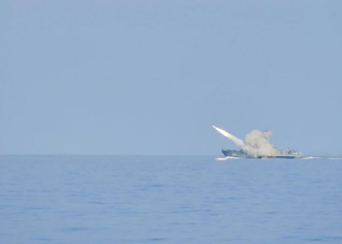 Saïd Chanegriha supervise l’exécution de l’exercice de tir de missile sur une cible de surface à Oran 