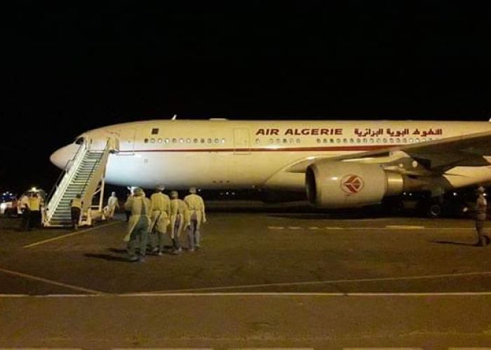 Arrivée à El Oued du premier avion de rapatriement des algériens bloqués en Arabie (Vidéo)