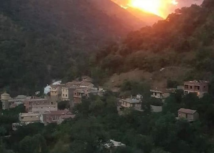 Des villages menacés par de violents incendies dans le Sud de Tizi Ouzou (Vidéo)