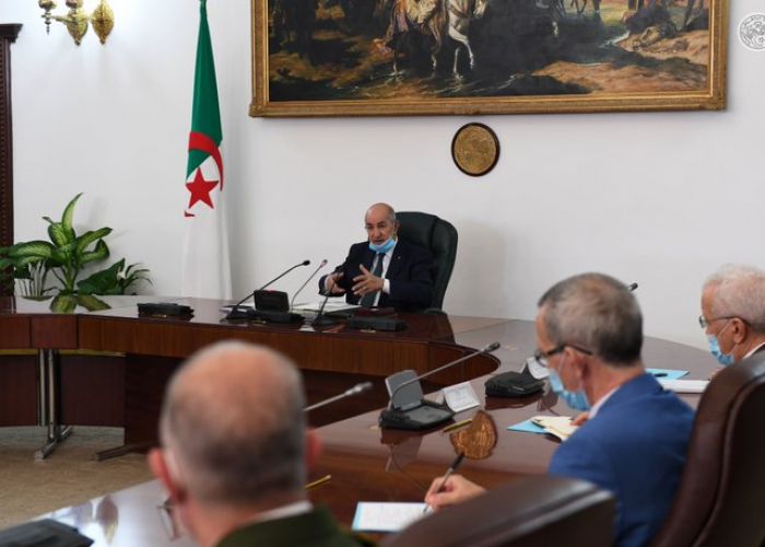 Le Président Tebboune préside une réunion avec les membres du Comité scientifique de suivi de l'évolution de la pandémie du Coronavirus