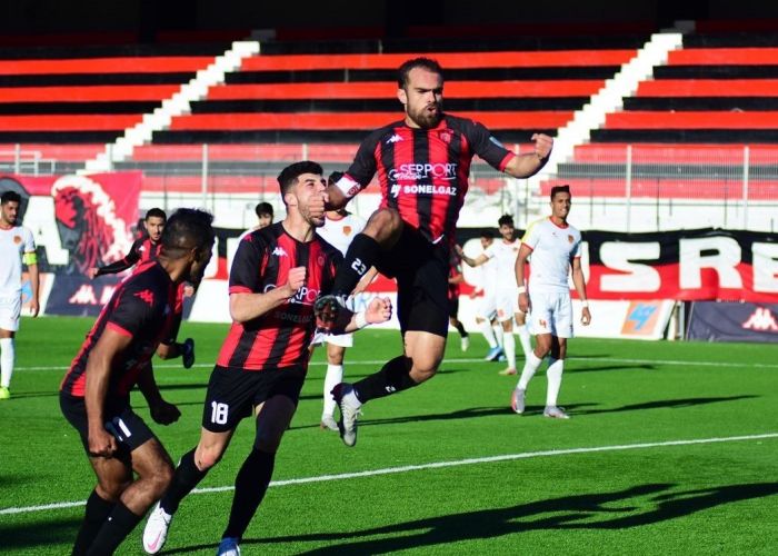  Ligue 1 (21e journée) : le leader perd du peps, le MCO en profite ; l’USMA déroule