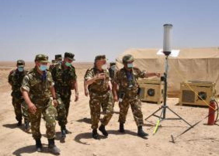 MDN : Chanegriha supervise à Oran un exercice avec munitions réelles par les unités de la 8ème Division Blindée