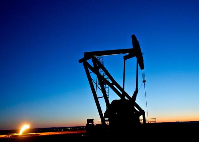  Pétrole: les prix continuent de plonger, le Brent à 32,12 dollars, lundi