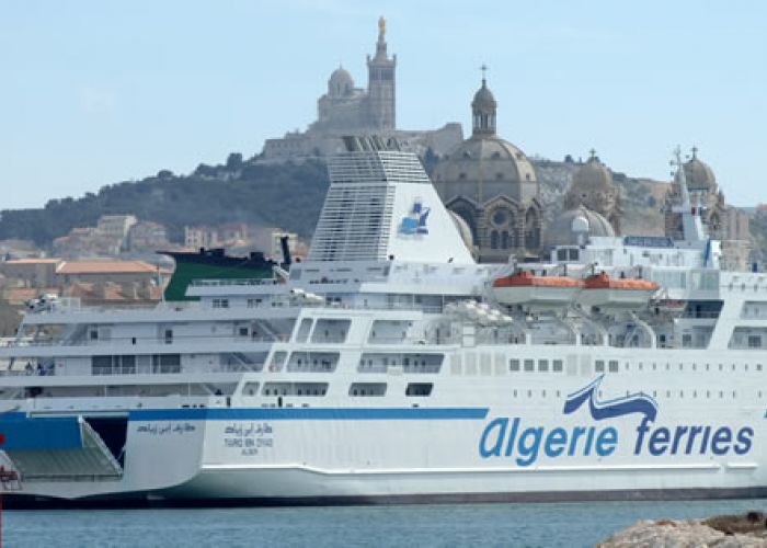 Plus de 1500 passagers des bateaux en provenance de Marseille confinés dans des hôtels à Alger et Oran 