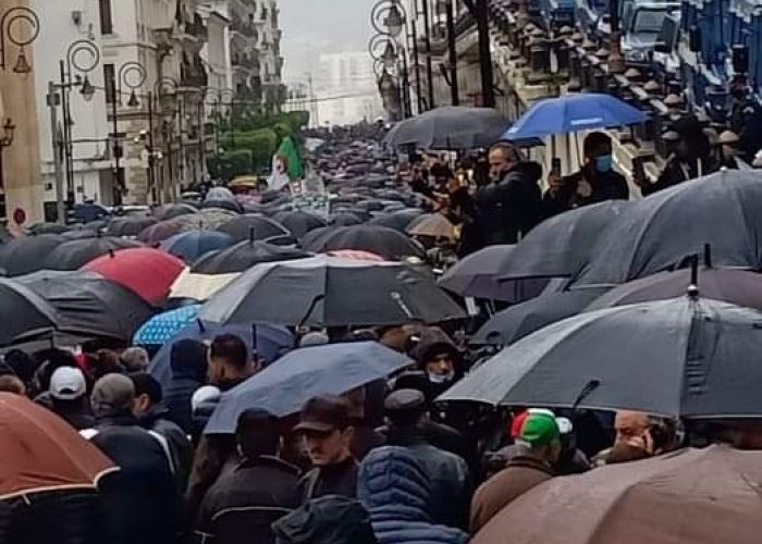 113e Vendredi du Hirak : Grande mobilisation des hirakistes malgré la pluie et le jeûne (Vidéo)