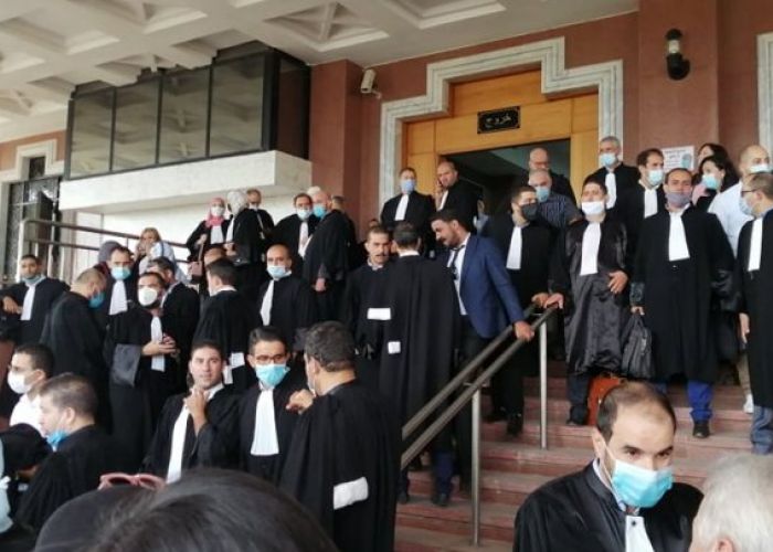 Sit in de protestation des avocats d'Alger au siège de la Cour 