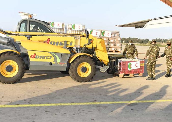 L'aide humanitaire de l'Algérie au peuple sahraoui est arrivée lundi à l'aéroport de Tindouf 