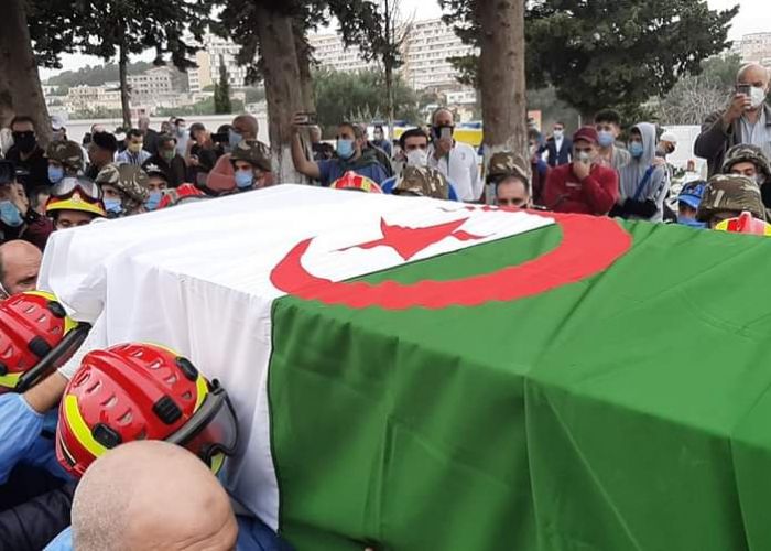 L'ancien Moudjahid Lakhdar Bouregaâ inhumé au cimetière de Sidi Yahia (Alger) en présence d'une foule nombreuse (Vidéo)