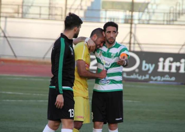 Des supporters de la JSK s'en prennent aux joueurs de retour de Béjaia (Vidéo)