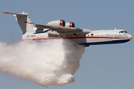 Feux de forêt : l'Algérie affrète deux avions bombardiers d'eau auprès de l'UE