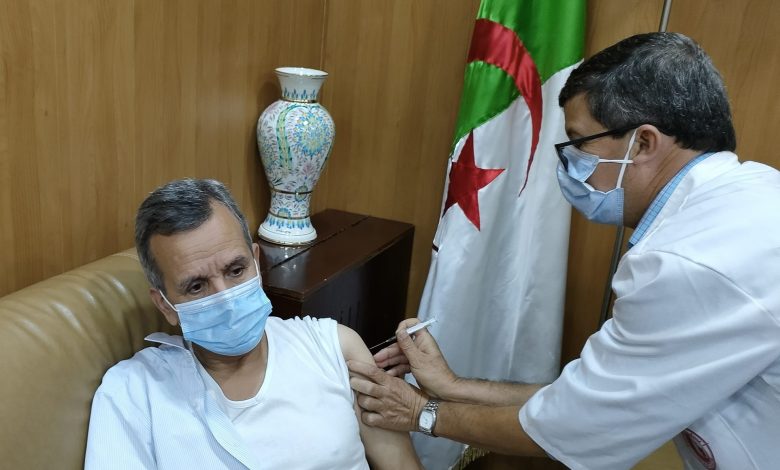 Coronavirus : le ministre Abderrahmane Benbouzid prend la 3e dose anti- Covid ; vers la réouverture des salles de fêtes