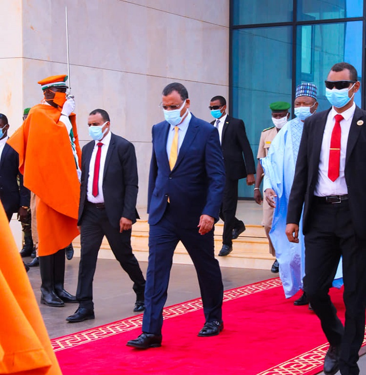 Le président du Niger Mohamed Bazoum entame lundi une visite de travail et d'amitié en Algérie