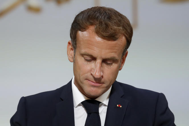 Après s’être fait violence de par des critiques acerbes contre l’Algérie, Emmanuel Macron joue la carte de l’apaisement