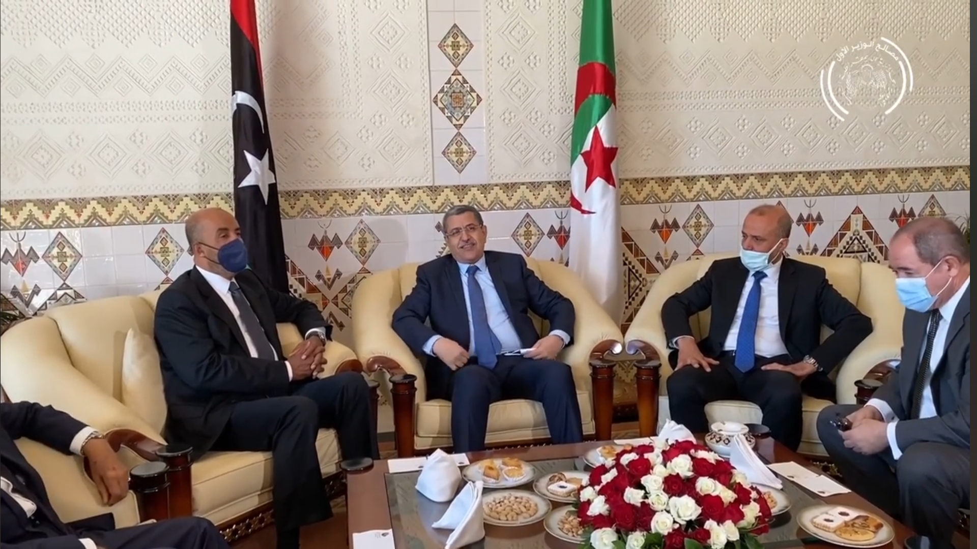 Le premier Ministre Abdelaziz Djerad reçoit les vice-présidents du conseil présidentiel libyen Moussa Al-Kouni et Abdelah Hussein Al-Lafi (Vidéo)