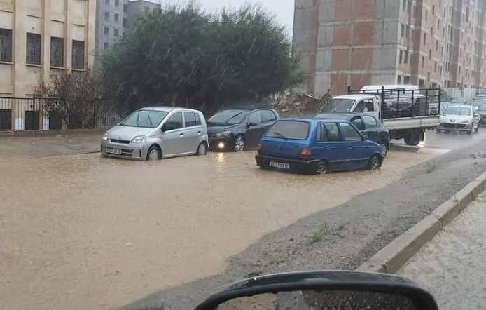 Intempéries : inondations et plusieurs tronçons routiers coupés à la circulation (Vidéo)